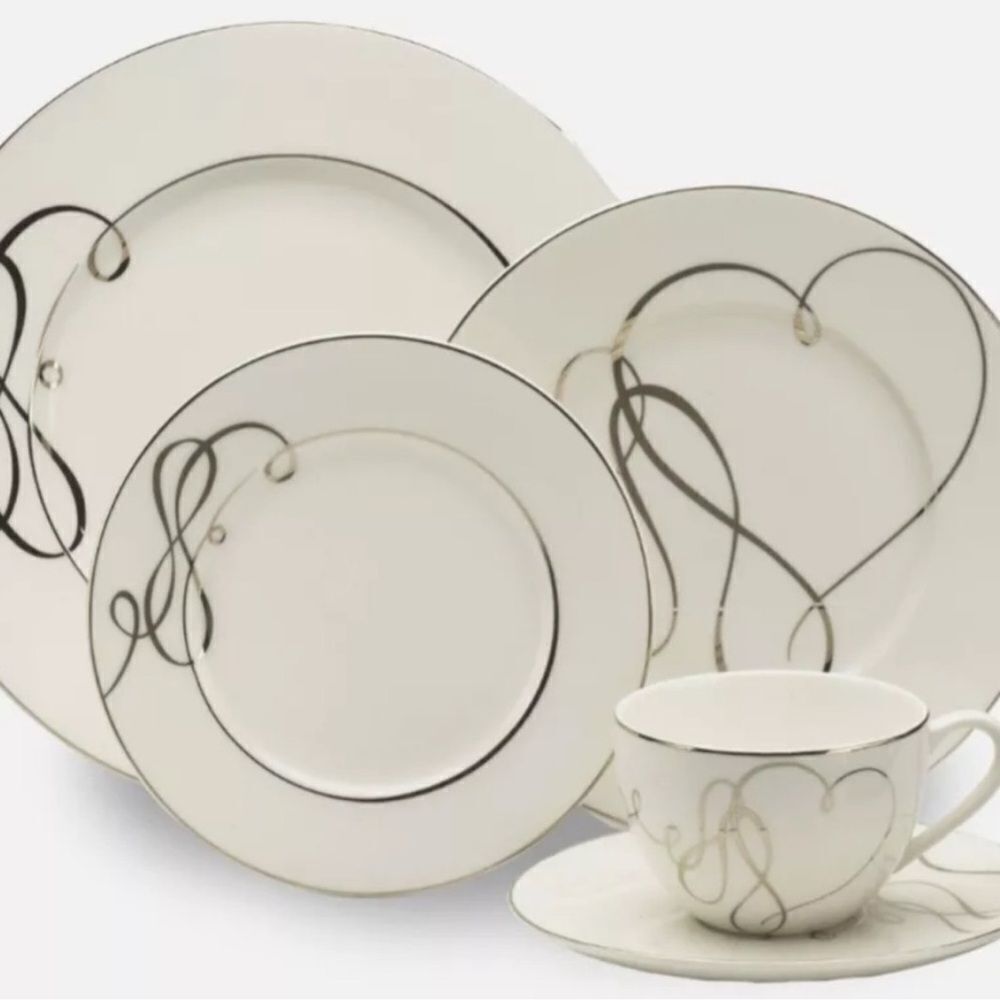 NEW Mikasa Love Story Collection 5 Piece Place Setting
